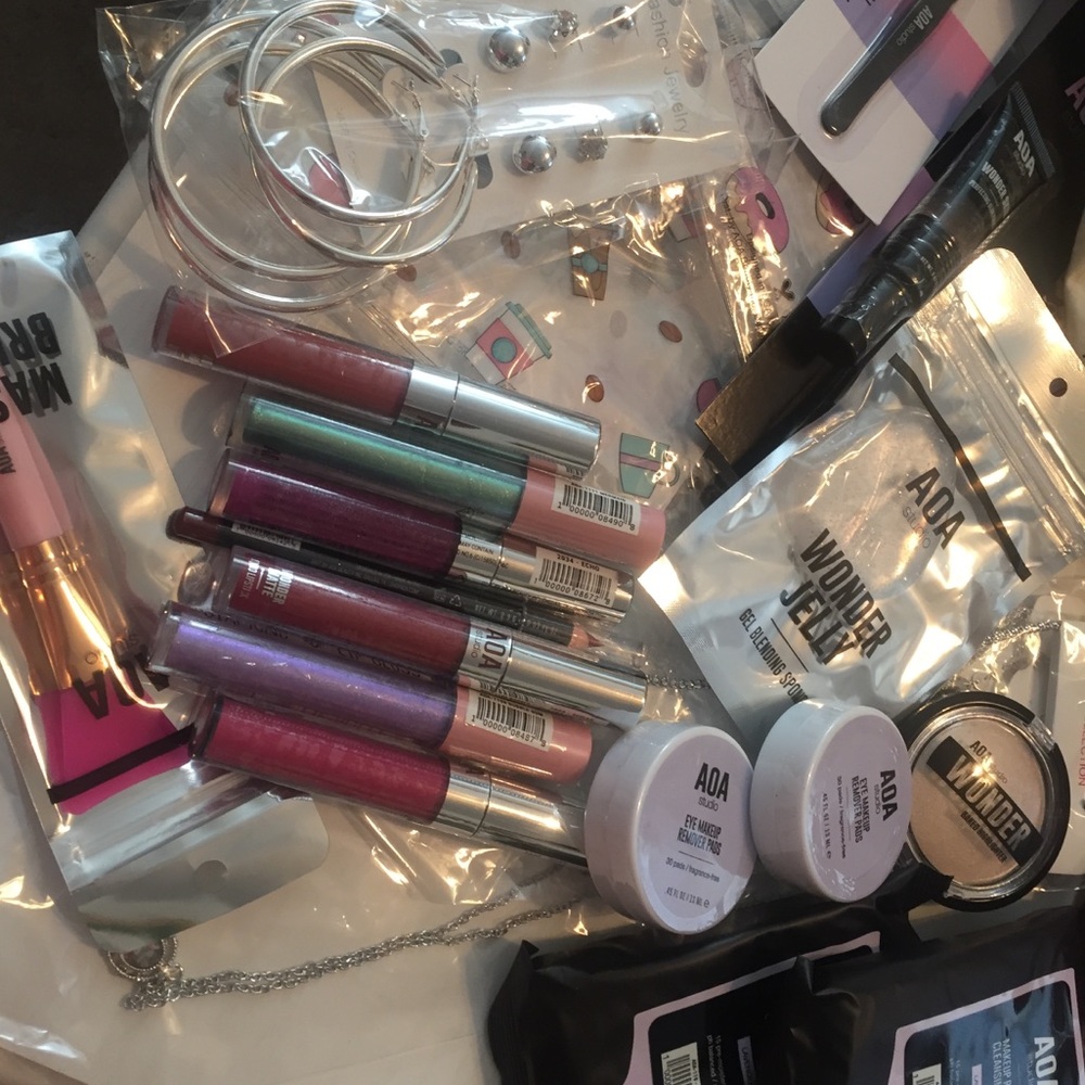 FREE GIFTS FOR BUNDLES!!